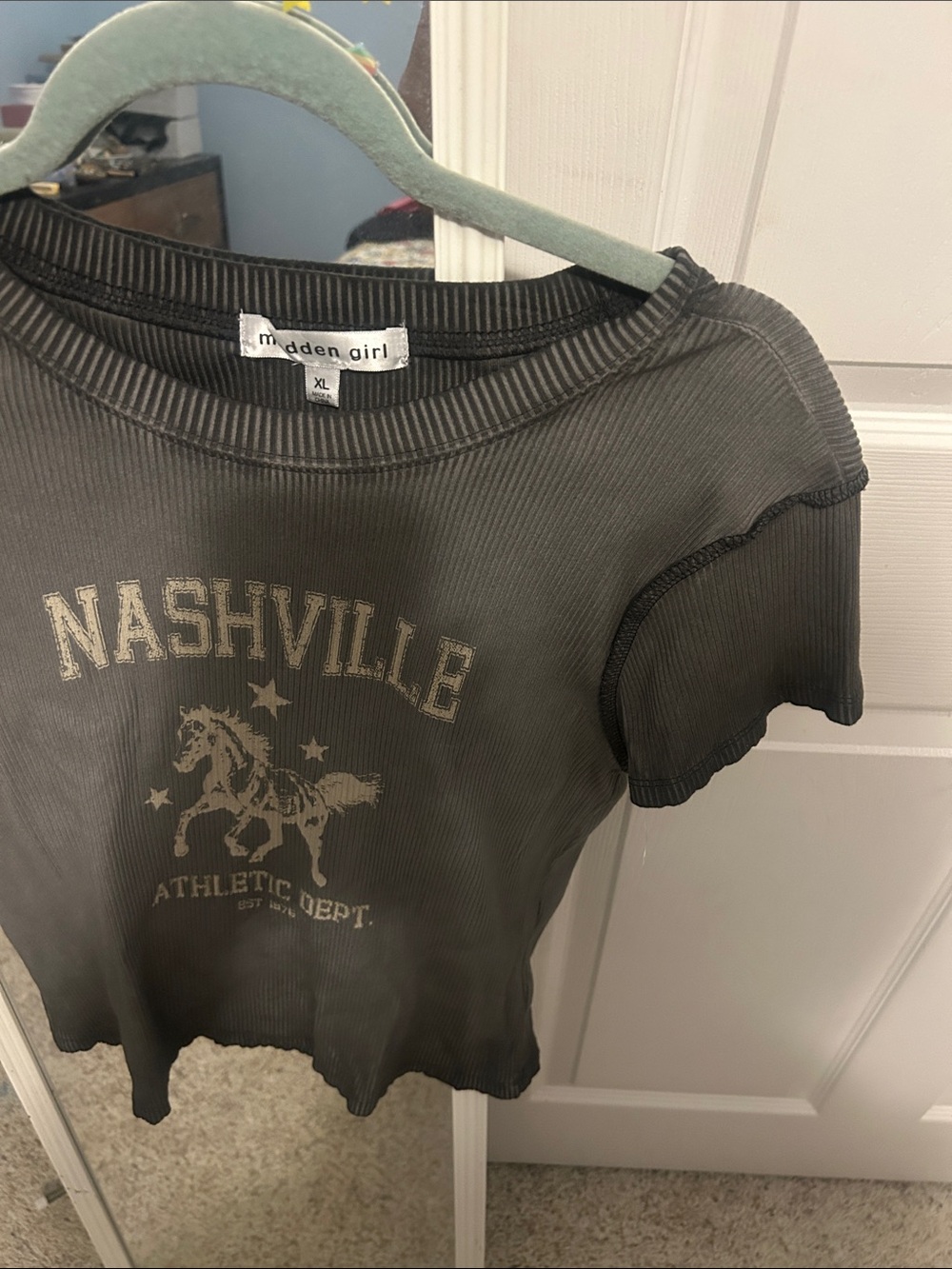 Madden Girl washed out gray Ribbed 'Nashville' Crop Tee with Horse Graphic